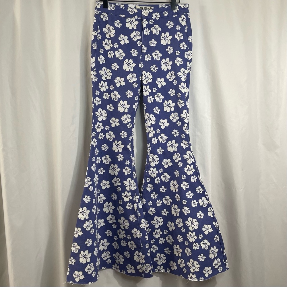 🐚 Free People flare floral print jeans